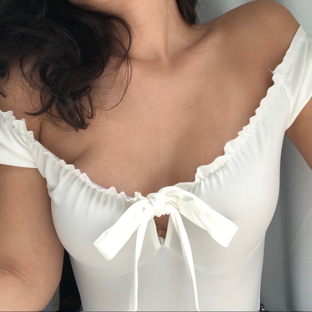 Delicate Ruffle Ribbed Babygirl Bodysuit - Picture 2 of 7